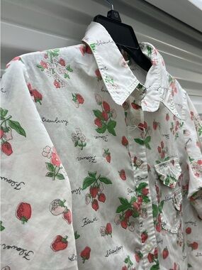 Vintage Miss Holly White Strawberry-Print Button-Down Shirt Size 36
